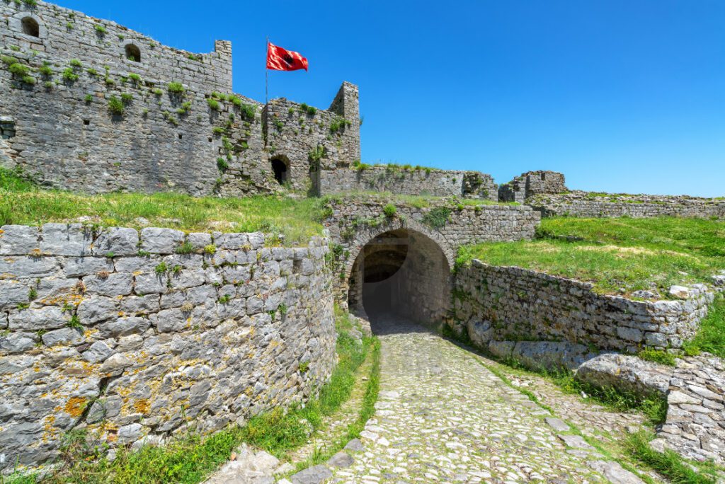 Turizmi kulturor, gati ndërhyrja në Kalanë e Rozafës, nga muzeu tek parkimi